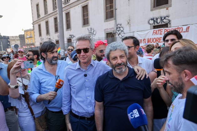 Gay Pride 20226 a Napoli On June 27, 2026, the Naples Gay Pride parade took place; a long procession set off from Porta Capuana and wound its way through the streets of the city, arriving at Piazza Dante, where local officials offered greetings followed by a long concert celebrating the event s 30th anniversary in Naples. Napoli Piazza Dante CAMPANIA ITALIA Copyright: xFABIOxSASSOxFabioxSassox 226A1070