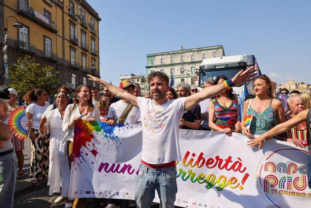 Gay Pride 20226 a Napoli On June 27, 2026, the Naples Gay Pride parade took place; a long procession set off from Porta Capuana and wound its way through the streets of the city, arriving at Piazza Dante, where local officials offered greetings followed by a long concert celebrating the event s 30th anniversary in Naples. Napoli Piazza Dante CAMPANIA ITALIA Copyright: xFABIOxSASSOxFabioxSassox 226A1137