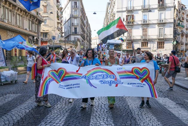 Gay Pride 20226 a Napoli On June 27, 2026, the Naples Gay Pride parade took place; a long procession set off from Porta Capuana and wound its way through the streets of the city, arriving at Piazza Dante, where local officials offered greetings followed by a long concert celebrating the event s 30th anniversary in Naples. Napoli Piazza Dante CAMPANIA ITALIA Copyright: xFABIOxSASSOxFabioxSassox 226A1249