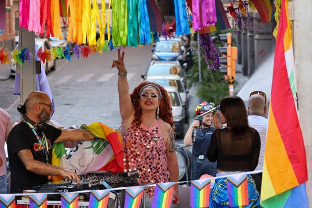 Gay Pride 20226 a Napoli On June 27, 2026, the Naples Gay Pride parade took place; a long procession set off from Porta Capuana and wound its way through the streets of the city, arriving at Piazza Dante, where local officials offered greetings followed by a long concert celebrating the event s 30th anniversary in Naples. Napoli Piazza Dante CAMPANIA ITALIA Copyright: xFABIOxSASSOxFabioxSassox 226A1333