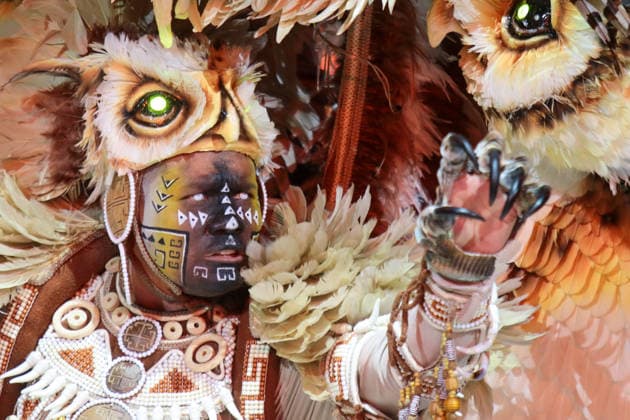 News Bilder des Tages PARINTINS, AM - 27.06.2026: PARINTINS FESTIVAL 2026 - Boi Garantido performs on the first night of the 59th Parintins Festival (PIN), this Friday (26). In the photo, Adriano Paketa, PajÃ of Boi Garantido. x2972432x  SandroxPereira