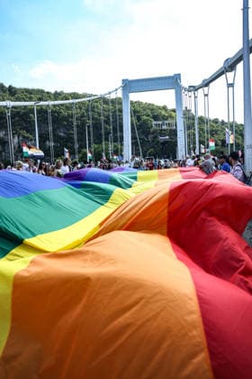 June 27, 2026, Budapest, Hungary, European Union: Participants ripple a large rainbow Pride flag across Elizabeth Bridge toward Gellert Hill during Budapest Pride, the first Pride march held since HungaryÃ¢â‚¬â ¢s April 2026 parliamentary election. The annual event brought together LGBTQ+ people, allies and supporters calling for equality, visibility and acceptance. Budapest European Union  - ZUMAo116 20260627_znp_o116_085 Copyright: xBiancaxOterox