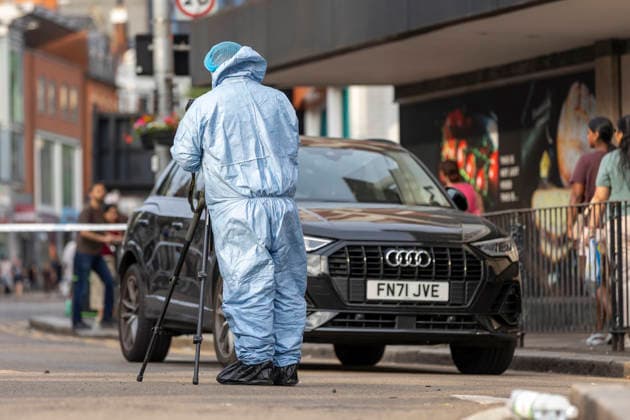 June 27, 2026, London, London, UK: London, UK. A police forensic officer gathers evidence as emergency services are at the scene in Ealing Broadway, west London, after a car struck pedestrians outside Marks & Spencer. London UK  - ZUMAl94_ 20260627_zaf_l94_036 Copyright: xMarcinxNowakx