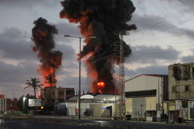 Israeli attacks continue on Gaza despite ceasefire DEIR AL-BALAH, GAZA, PALESTINE - JUNE 27: Smoke rises from agricultural land in Deir al-Balah, Gaza, Palestine following an Israeli strike, described as a violation of the ceasefire, on June 27, 2026. Moiz Salhi Anadolu Deir al-Balah Gaza. Editorial use only. Please get in touch for any other usage.  Copyright: x2026xAnadoluxMoizxSalhix