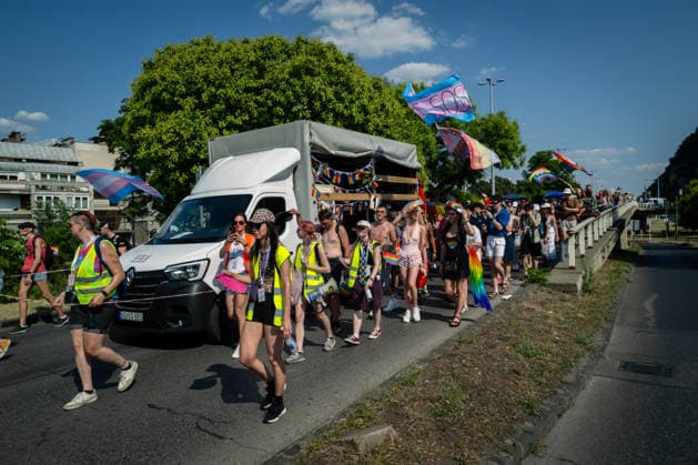June 27, 2026, Budapest, Budapest, Hungary: Tens of thousands of participants are crossing the famous Elizabeth bridge over the Danube during the 31st Budapest Pride march on 27 June, 2026. Budapest Hungary - ZUMAa256 20260627_zip_a256_013 Copyright: xDanielxAlfoldix