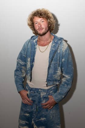 Entertainment Bilder des Tages Yung Gravy at the Taakk Men s Ready-to-Wear Spring Summer 2027 Collection fashion show photocall during Paris Fashion Week, June 27, 2026 Jeremy Melloul Bestimage Photocall of the Taakk Men’s Ready-to-Wear Spring Summer 2027 Collection fashion show, during Paris Fashion Week, June 27, 2026, Paris, France  Copyright: xJeremyxMelloulx xBestimagexJeremyxMelloulx xBestimagex