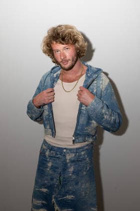 Yung Gravy at the Taakk Men s Ready-to-Wear Spring Summer 2027 Collection fashion show photocall during Paris Fashion Week, June 27, 2026 Jeremy Melloul Bestimage Photocall of the Taakk Men’s Ready-to-Wear Spring Summer 2027 Collection fashion show, during Paris Fashion Week, June 27, 2026, Paris, France  Copyright: xJeremyxMelloulx xBestimagexJeremyxMelloulx xBestimagex
