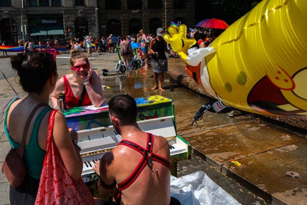 June 27, 2026, Munich, Bayern, Germany: People march through Munich s streets under the banner Our diversity. Our strength to advocate for LGBTQIA+ rights, despite high temperatures. Munich Germany  - ZUMAm309 20260627_zip_m309_016 Copyright: xJuliusxMortsix