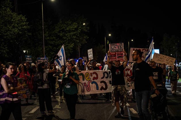 Anti-government protest held in West Jerusalem WEST JERUSALEM - JUNE 27: Dozens of Israelis gather to protest against Prime Minister Benjamin Netanyahu and the current government, calling for their resignation and early elections, in West Jerusalem on June 27, 2026. Demonstrators carry placards criticizing Israeli military operations and settlement policies, chant slogans against Netanyahu, and express opposition to what they describe as genocide in Gaza. Mostafa Alkharouf Anadolu Jerusalem Israel. Editorial use only. Please get in touch for any other usage.  Copyright: x2026xAnadoluxMostafaxAlkharoufx