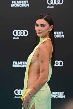 Stefanie GIESINGER (Schauspielerin), Einzelbild,angeschnittenes Einzelmotiv,Halbfigur,halbe Figur. Eroeffnung 43.Filmfest Muenchen am 27.06.2026 Gasteig HP8. *** Stefanie GIESINGER, actress; single frame, cropped close-up, half-length portrait; Opening of the 43rd Munich Film Festival on June 27, 2026, at Gasteig HP8