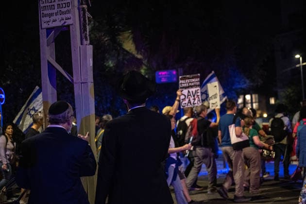 Anti-government protest held in West Jerusalem WEST JERUSALEM - JUNE 27: Dozens of Israelis gather to protest against Prime Minister Benjamin Netanyahu and the current government, calling for their resignation and early elections, in West Jerusalem on June 27, 2026. Demonstrators carry placards criticizing Israeli military operations and settlement policies, chant slogans against Netanyahu, and express opposition to what they describe as genocide in Gaza. Mostafa Alkharouf Anadolu Jerusalem Israel. Editorial use only. Please get in touch for any other usage.  Copyright: x2026xAnadoluxMostafaxAlkharoufx