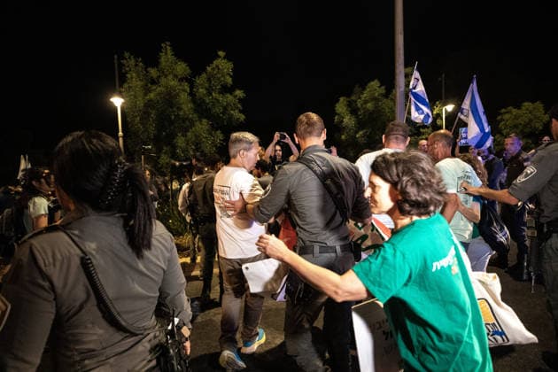 Anti-government protest held in West Jerusalem WEST JERUSALEM - JUNE 27: Dozens of Israelis gather to protest against Prime Minister Benjamin Netanyahu and the current government, calling for their resignation and early elections, in West Jerusalem on June 27, 2026. Demonstrators carry placards criticizing Israeli military operations and settlement policies, chant slogans against Netanyahu, and express opposition to what they describe as genocide in Gaza. Mostafa Alkharouf Anadolu Jerusalem Israel. Editorial use only. Please get in touch for any other usage.  Copyright: x2026xAnadoluxMostafaxAlkharoufx