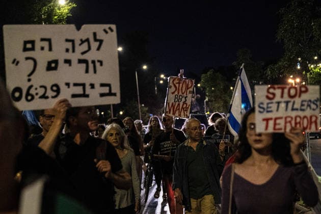 Anti-government protest held in West Jerusalem WEST JERUSALEM - JUNE 27: Dozens of Israelis gather to protest against Prime Minister Benjamin Netanyahu and the current government, calling for their resignation and early elections, in West Jerusalem on June 27, 2026. Demonstrators carry placards criticizing Israeli military operations and settlement policies, chant slogans against Netanyahu, and express opposition to what they describe as genocide in Gaza. Mostafa Alkharouf Anadolu Jerusalem Israel. Editorial use only. Please get in touch for any other usage.  Copyright: x2026xAnadoluxMostafaxAlkharoufx