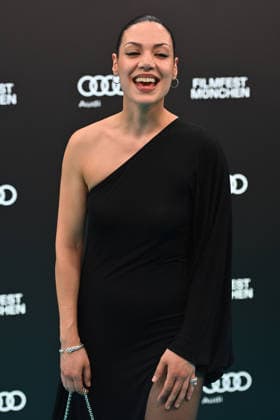 Hailey Louise Jones (Schauspielerin), Einzelbild,angeschnittenes Einzelmotiv,Halbfigur,halbe Figur, Eroeffnung 43.Filmfest Muenchen am 27.06.2026 Gasteig HP8. *** Hailey Louise Jones, actress; single image, cropped close-up, half-length portrait; Opening of the 43rd Munich Film Festival on June 27, 2026, at Gasteig HP8
