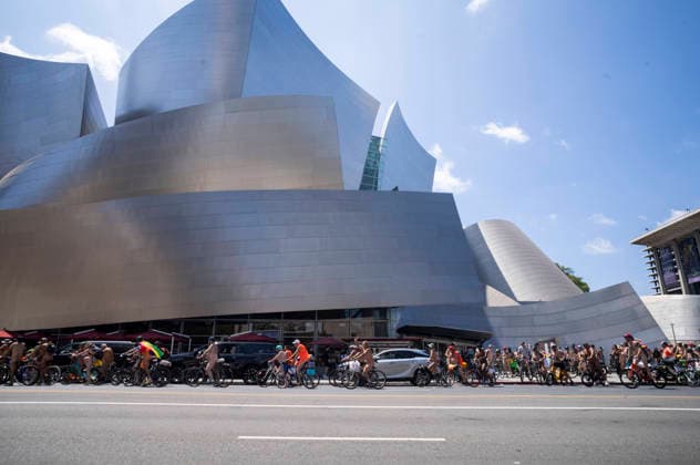 June 27, 2026, Los Angeles, California, USA: Nude cyclists ride past Walt Disney Concert Hall in Downtown Lo Angeles in the World Naked Bike Ride on June 27, 2026. Los Angeles USA - ZUMAc68_ 20260627_zaf_c68_005 Copyright: xRingoxChiux