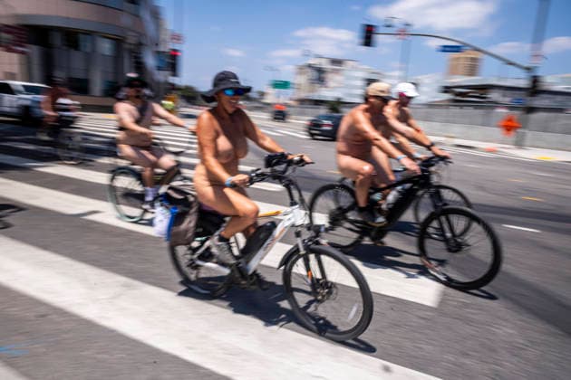 June 27, 2026, Los Angeles, California, USA: Nude cyclists ride through Downtown Lo Angeles in the World Naked Bike Ride on June 27, 2026. Los Angeles USA - ZUMAc68_ 20260627_zaf_c68_016 Copyright: xRingoxChiux