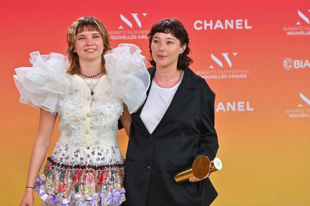 Closing Ceremony 4th Nouvelles Vagues International Biarritz Film Festival FC Ani Palmer and Paloma Schneideman pose with the Grand Prix award after the closing ceremony during the 4th Nouvelles Vagues International Biarritz Film Festival on June 27, 2026 in Biarritz, France. Photo by Franck Castel ABACAPRESS.COM Biarritz France  Copyright: xCastelxFranck ABACAx