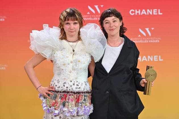 Closing Ceremony 4th Nouvelles Vagues International Biarritz Film Festival FC Ani Palmer and Paloma Schneideman pose with the Grand Prix award after the closing ceremony during the 4th Nouvelles Vagues International Biarritz Film Festival on June 27, 2026 in Biarritz, France. Photo by Franck Castel ABACAPRESS.COM Biarritz France  Copyright: xCastelxFranck ABACAx