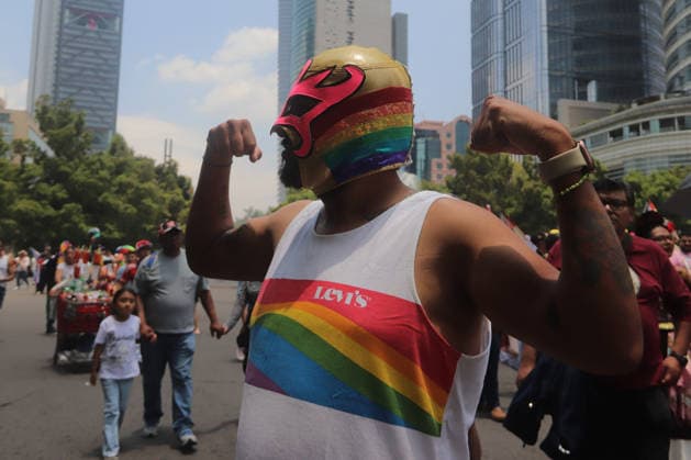 48th Annual LGBTIQ+ Pride Parade in Mexico City A member of the LGBTQ+ community takes part in the 48th annual Pride Parade at the Angel of Independence monument in Mexico City, Mexico. This year s march highlights demands for increased security, an end to hate crimes, and the legal recognition of transfemicides amidst a reported rise in violence against the community nationwide. on June 27, 2026 in Mexico City, Mexico. (Photo by Carlos Santiago Eyepix Group) Copyright: xCarlosxSantiago xEyepixxGroupx CS_27062026_189351