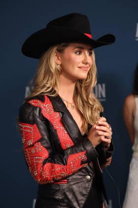 Alan Jackson Last Call: One More for the Road - The Finale Lainey Wilson arriving backstage at Alan Jackson Last Call: One More for the Road - The Finale concert held at Nissan Stadium on June 27, 2026 in Nashville, TN. Curtis Hilbun AFF-USA.com Nashville Nissan Stadium Tennessee USA Copyright: xCurtisxHilbunx xAFF-USA.comx