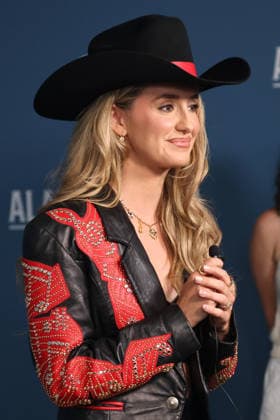 Alan Jackson Last Call: One More for the Road - The Finale Lainey Wilson arriving backstage at Alan Jackson Last Call: One More for the Road - The Finale concert held at Nissan Stadium on June 27, 2026 in Nashville, TN. Curtis Hilbun AFF-USA.com Nashville Nissan Stadium Tennessee USA Copyright: xCurtisxHilbunx xAFF-USA.comx