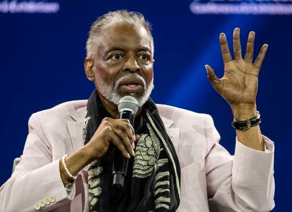June 27, 2026 -Chicago, Illinois, USA - LEVAR BURTON speaks during the American Library Association s 2026 Conference and Exhibition. The ALA is celebrating its 150th anniversary this year. Chicago USA - ZUMAce6_ 20260627_zaf_ce6_024 Copyright: xBrianxCahnx