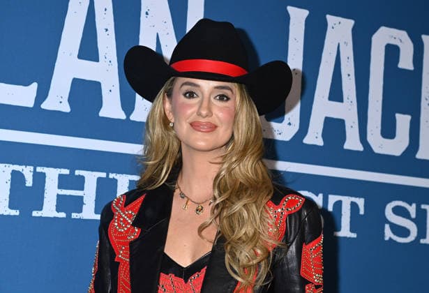 Alan Jackson Last Call: One More for the Road - The Finale Lainey Wilson arriving backstage at Alan Jackson Last Call: One More for the Road - The Finale concert held at Nissan Stadium on June 27, 2026 in Nashville, TN. Nashville Nissan Stadium Tennessee USA Copyright: xTammiexArroyo AFF-USA.comx
