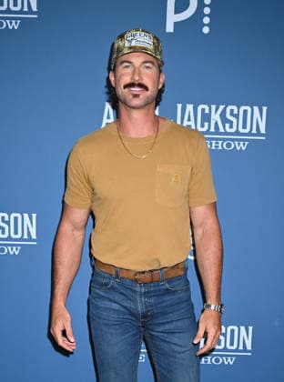 Alan Jackson Last Call: One More for the Road - The Finale Riley Green arriving backstage at Alan Jackson Last Call: One More for the Road - The Finale concert held at Nissan Stadium on June 27, 2026 in Nashville, TN. Nashville Nissan Stadium Tennessee USA Copyright: xTammiexArroyo AFF-USA.comx