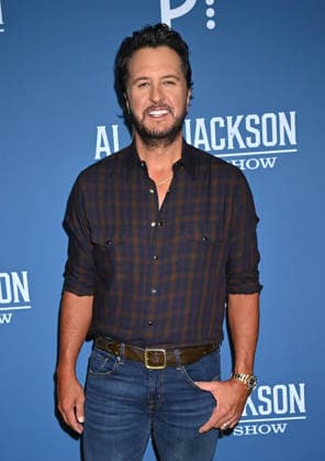 Alan Jackson Last Call: One More for the Road - The Finale Luke Bryan arriving backstage at Alan Jackson Last Call: One More for the Road - The Finale concert held at Nissan Stadium on June 27, 2026 in Nashville, TN. Nashville Nissan Stadium Tennessee USA Copyright: xTammiexArroyo AFF-USA.comx