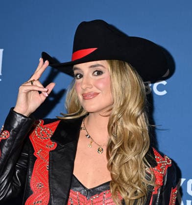 Alan Jackson Last Call: One More for the Road - The Finale Lainey Wilson arriving backstage at Alan Jackson Last Call: One More for the Road - The Finale concert held at Nissan Stadium on June 27, 2026 in Nashville, TN. Nashville Nissan Stadium Tennessee USA Copyright: xTammiexArroyo AFF-USA.comx
