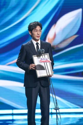 SHANGHAI, CHINA - JUNE 26: Actor Bai Yu attends the Magnolia Awards Ceremony of the 31st Shanghai TV Festival (STVF) on June 26, 2026 in Shanghai, China.  Copyright: xVCGx 111650725646