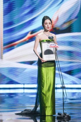 SHANGHAI, CHINA - JUNE 26: Actress Yang Mi attends the Magnolia Awards Ceremony of the 31st Shanghai TV Festival (STVF) on June 26, 2026 in Shanghai, China.  Copyright: xVCGx 111650725648