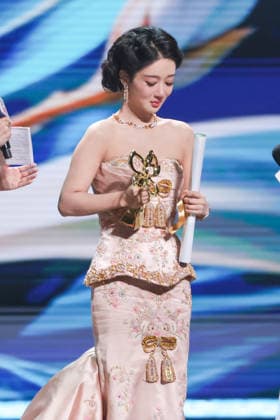 SHANGHAI, CHINA - JUNE 26: Actress Andy Yang Zi wins the Best Actress Award during the Magnolia Awards Ceremony of the 31st Shanghai TV Festival (STVF) on June 26, 2026 in Shanghai, China.  Copyright: xVCGx 111650720782