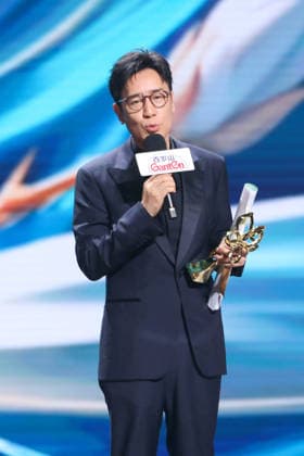 SHANGHAI, CHINA - JUNE 26: Actor Yu Hewei wins the Best Actor Award during the Magnolia Awards Ceremony of the 31st Shanghai TV Festival (STVF) on June 26, 2026 in Shanghai, China.  Copyright: xVCGx 111650722629