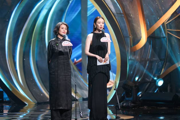 SHANGHAI, CHINA - JUNE 26: Actress Liu Dan and actress Tong Yao present the Best Actress Award to actress Andy Yang Zi during the Magnolia Awards Ceremony of the 31st Shanghai TV Festival (STVF) on June 26, 2026 in Shanghai, China.  Copyright: xVCGx 111650720774