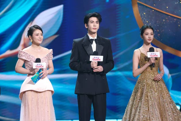 SHANGHAI, CHINA - JUNE 26: Actor Zhang Linghe (L2) and actress Guan Xiaotong (L3) serve as host and hostess during the Magnolia Awards Ceremony of the 31st Shanghai TV Festival (STVF) on June 26, 2026 in Shanghai, China.  Copyright: xVCGx 111650734616