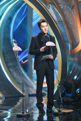 SHANGHAI, CHINA - JUNE 26: Actor Hu Ge presents a special award during the Magnolia Awards Ceremony of the 31st Shanghai TV Festival (STVF) on June 26, 2026 in Shanghai, China.  Copyright: xVCGx 111650735872