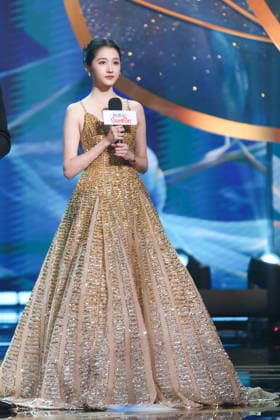 SHANGHAI, CHINA - JUNE 26: Actress Guan Xiaotong serves as hostess during the Magnolia Awards Ceremony of the 31st Shanghai TV Festival (STVF) on June 26, 2026 in Shanghai, China.  Copyright: xVCGx 111650734619
