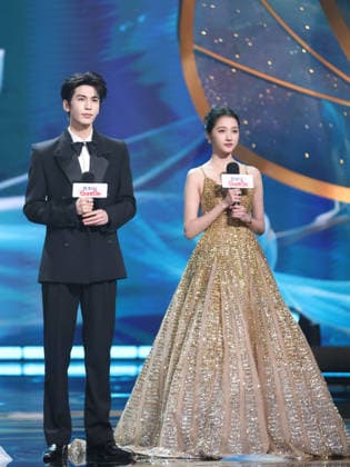 SHANGHAI, CHINA - JUNE 26: Actor Zhang Linghe and actress Guan Xiaotong serve as host and hostess during the Magnolia Awards Ceremony of the 31st Shanghai TV Festival (STVF) on June 26, 2026 in Shanghai, China.  Copyright: xVCGx 111650734620