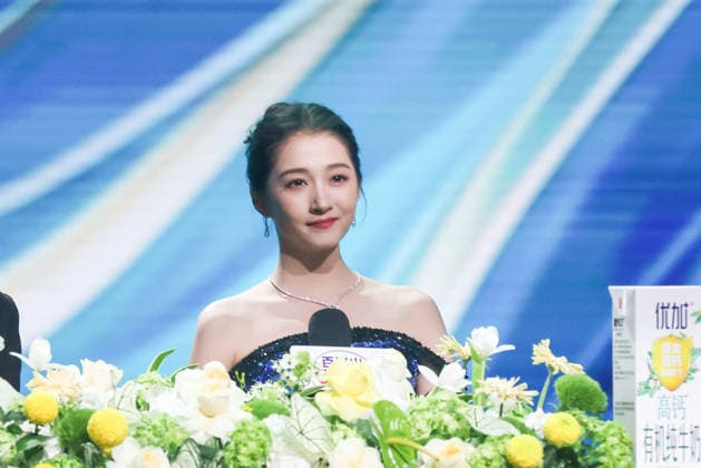 SHANGHAI, CHINA - JUNE 26: Actress Guan Xiaotong serves as hostess during the Magnolia Awards Ceremony of the 31st Shanghai TV Festival (STVF) on June 26, 2026 in Shanghai, China.  Copyright: xVCGx 111650734626