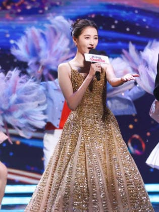 SHANGHAI, CHINA - JUNE 26: Actress Guan Xiaotong serves as hostess during the Magnolia Awards Ceremony of the 31st Shanghai TV Festival (STVF) on June 26, 2026 in Shanghai, China.  Copyright: xVCGx 111650734635