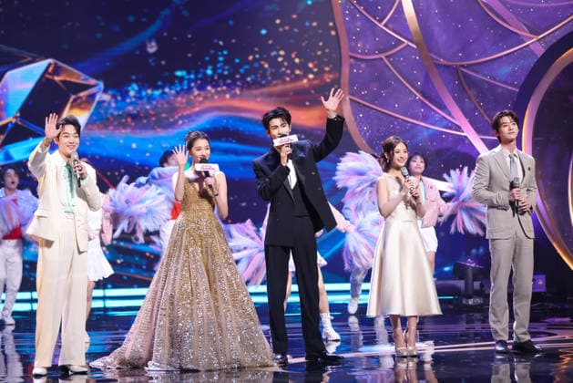 SHANGHAI, CHINA - JUNE 26: Actor Zhang Linghe and actress Guan Xiaotong serve as host and hostess during the Magnolia Awards Ceremony of the 31st Shanghai TV Festival (STVF) on June 26, 2026 in Shanghai, China.  Copyright: xVCGx 111650734639