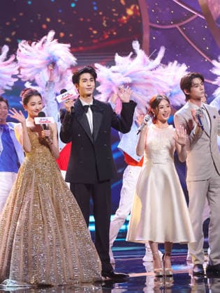 SHANGHAI, CHINA - JUNE 26: Actor Zhang Linghe and actress Guan Xiaotong serve as host and hostess during the Magnolia Awards Ceremony of the 31st Shanghai TV Festival (STVF) on June 26, 2026 in Shanghai, China.  Copyright: xVCGx 111650734642