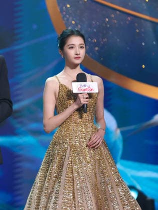 SHANGHAI, CHINA - JUNE 26: Actress Guan Xiaotong serves as hostess during the Magnolia Awards Ceremony of the 31st Shanghai TV Festival (STVF) on June 26, 2026 in Shanghai, China.  Copyright: xVCGx 111650734618