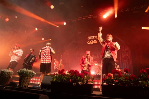 27.06.2026, Klosters-Serneus, Schulhaus Bündelti, Gatschiefer Openair, Stubete Gäng Klosters-Serneus Schulhaus Bündelti Grisons Switzerland Copyright: xJustPictures.ch AlexanderxRaemyx jp-de-AlRa-DSC04602