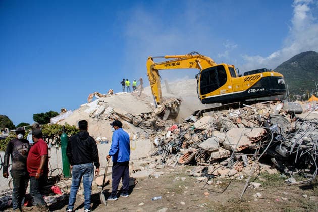 Military restricts access to Venezuela s La Guaira as earthquake recovery continues LA GUAIRA, VENEZUELA - JUNE 27: Military personnel control access to La Guaira state as heavy machinery is deployed to clear debris following the recent twin earthquakes in Venezuela, on June 27, 2026. Search and rescue operations continue amid hopes of finding more survivors, while international civil protection teams begin arriving to support ongoing emergency response efforts. Diko Betancourt Anadolu La Guaira Venezuela. Editorial use only. Please get in touch for any other usage.  Copyright: x2026xAnadoluxDikoxBetancourtx