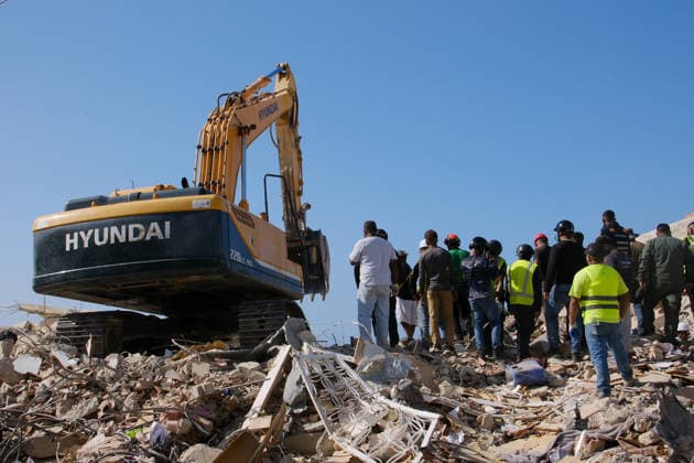 Military restricts access to Venezuela s La Guaira as earthquake recovery continues LA GUAIRA, VENEZUELA - JUNE 27: Military personnel control access to La Guaira state as heavy machinery is deployed to clear debris following the recent twin earthquakes in Venezuela, on June 27, 2026. Search and rescue operations continue amid hopes of finding more survivors, while international civil protection teams begin arriving to support ongoing emergency response efforts. Diko Betancourt Anadolu La Guaira Venezuela. Editorial use only. Please get in touch for any other usage.  Copyright: x2026xAnadoluxDikoxBetancourtx