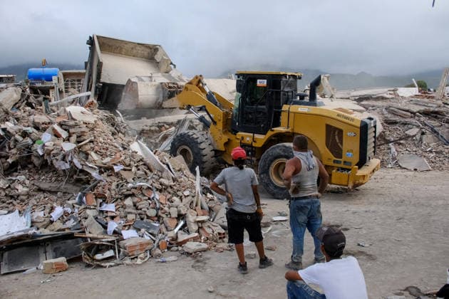 Military restricts access to Venezuela s La Guaira as earthquake recovery continues LA GUAIRA, VENEZUELA - JUNE 27: Military personnel control access to La Guaira state as heavy machinery is deployed to clear debris following the recent twin earthquakes in Venezuela, on June 27, 2026. Search and rescue operations continue amid hopes of finding more survivors, while international civil protection teams begin arriving to support ongoing emergency response efforts. Diko Betancourt Anadolu La Guaira Venezuela. Editorial use only. Please get in touch for any other usage.  Copyright: x2026xAnadoluxDikoxBetancourtx