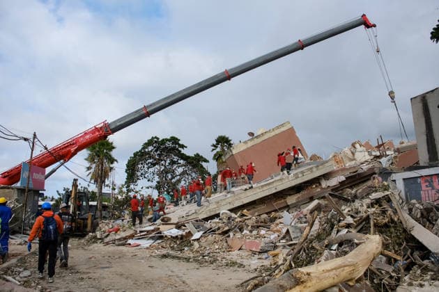 Military restricts access to Venezuela s La Guaira as earthquake recovery continues LA GUAIRA, VENEZUELA - JUNE 27: Military personnel control access to La Guaira state as heavy machinery is deployed to clear debris following the recent twin earthquakes in Venezuela, on June 27, 2026. Search and rescue operations continue amid hopes of finding more survivors, while international civil protection teams begin arriving to support ongoing emergency response efforts. Diko Betancourt Anadolu La Guaira Venezuela. Editorial use only. Please get in touch for any other usage.  Copyright: x2026xAnadoluxDikoxBetancourtx