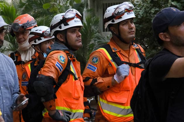 Military restricts access to Venezuela s La Guaira as earthquake recovery continues LA GUAIRA, VENEZUELA - JUNE 27: Military personnel control access to La Guaira state as heavy machinery is deployed to clear debris following the recent twin earthquakes in Venezuela, on June 27, 2026. Search and rescue operations continue amid hopes of finding more survivors, while international civil protection teams begin arriving to support ongoing emergency response efforts. Diko Betancourt Anadolu La Guaira Venezuela. Editorial use only. Please get in touch for any other usage.  Copyright: x2026xAnadoluxDikoxBetancourtx